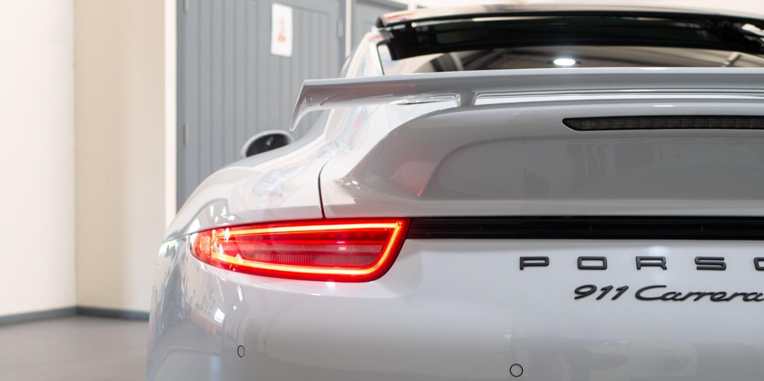 Porsche 911 view 56