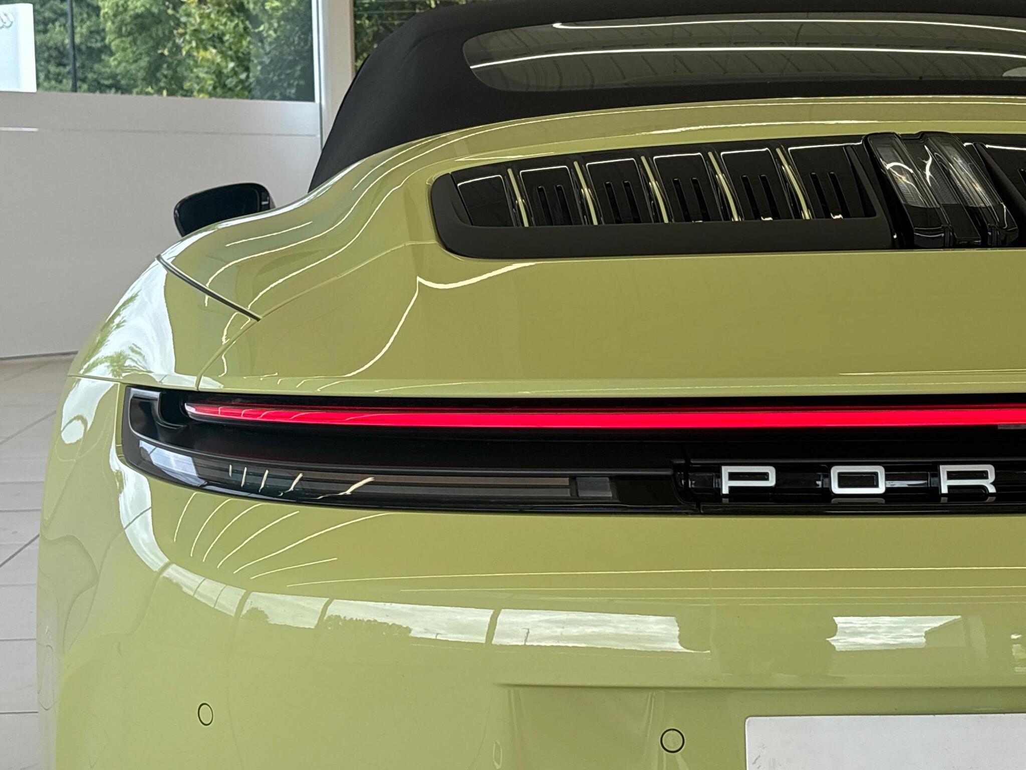 Porsche 911 view 31