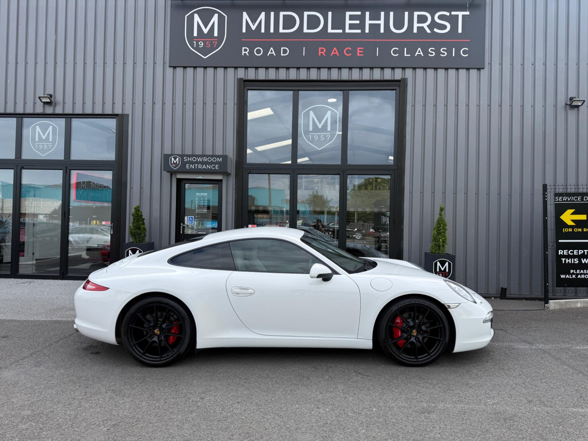 Porsche 911 view 9