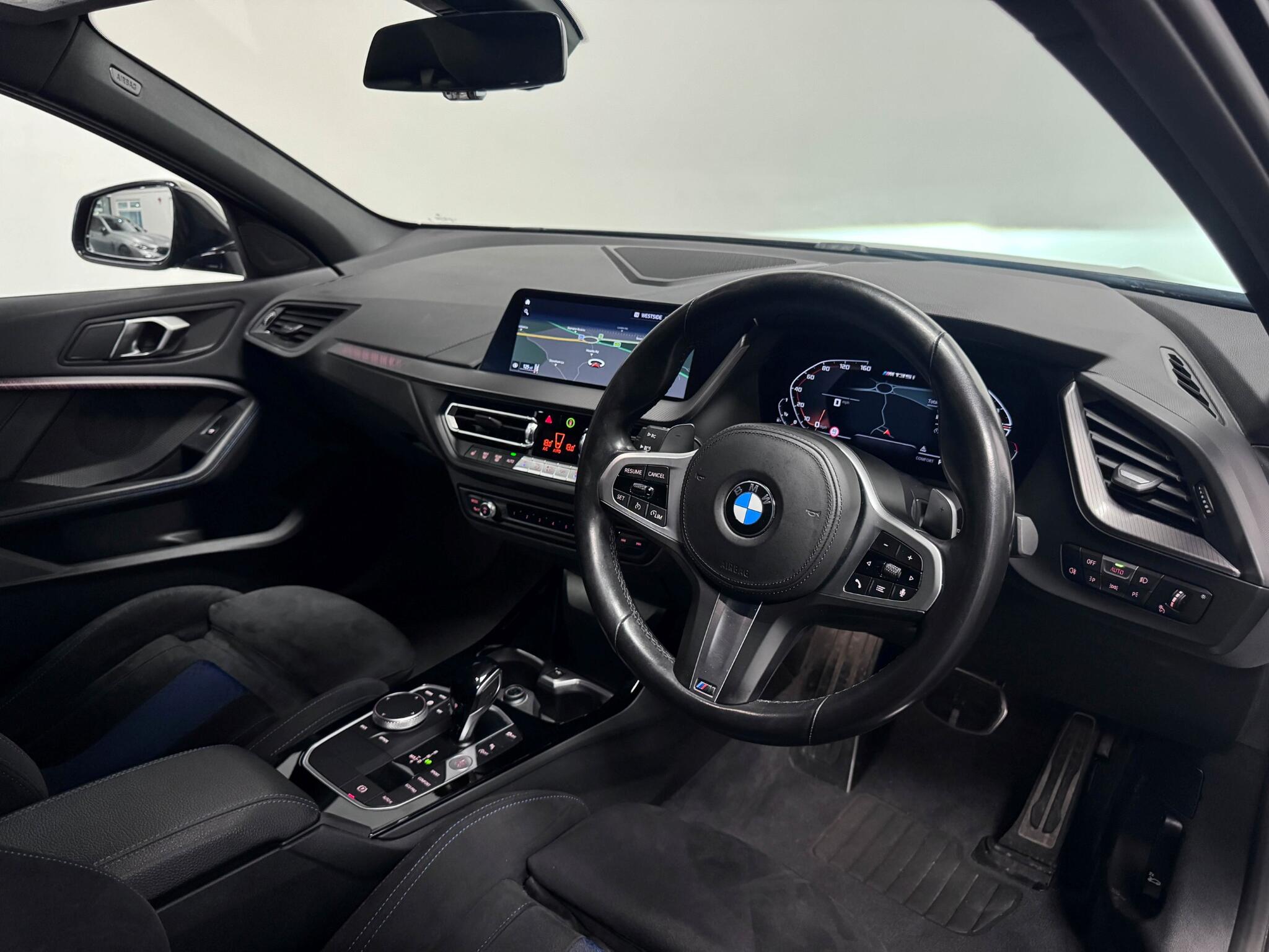 BMW 1 Series view 32