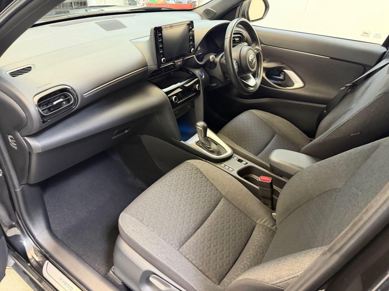 Toyota Yaris Cross view 22