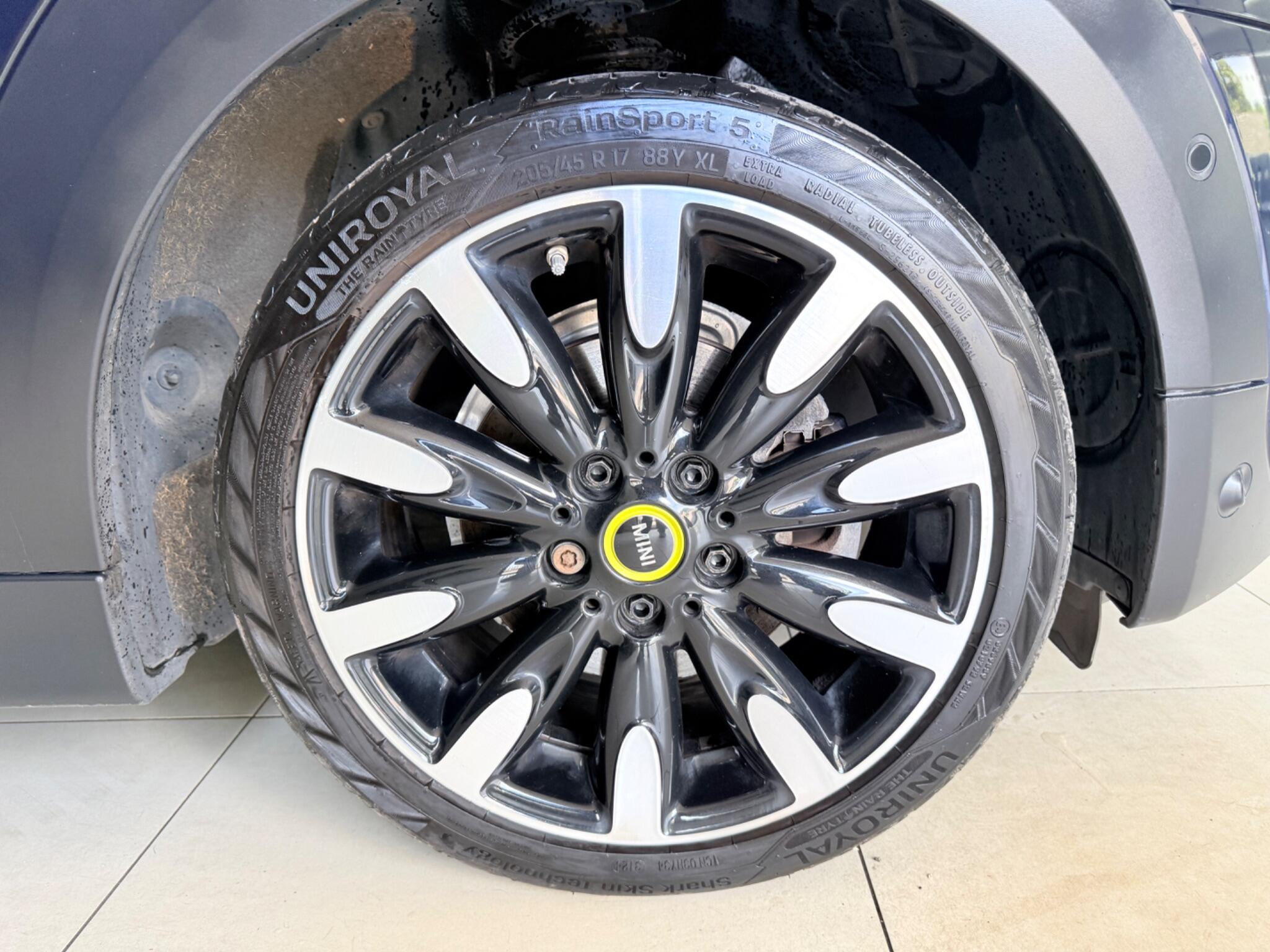 MINI Hatch view 38