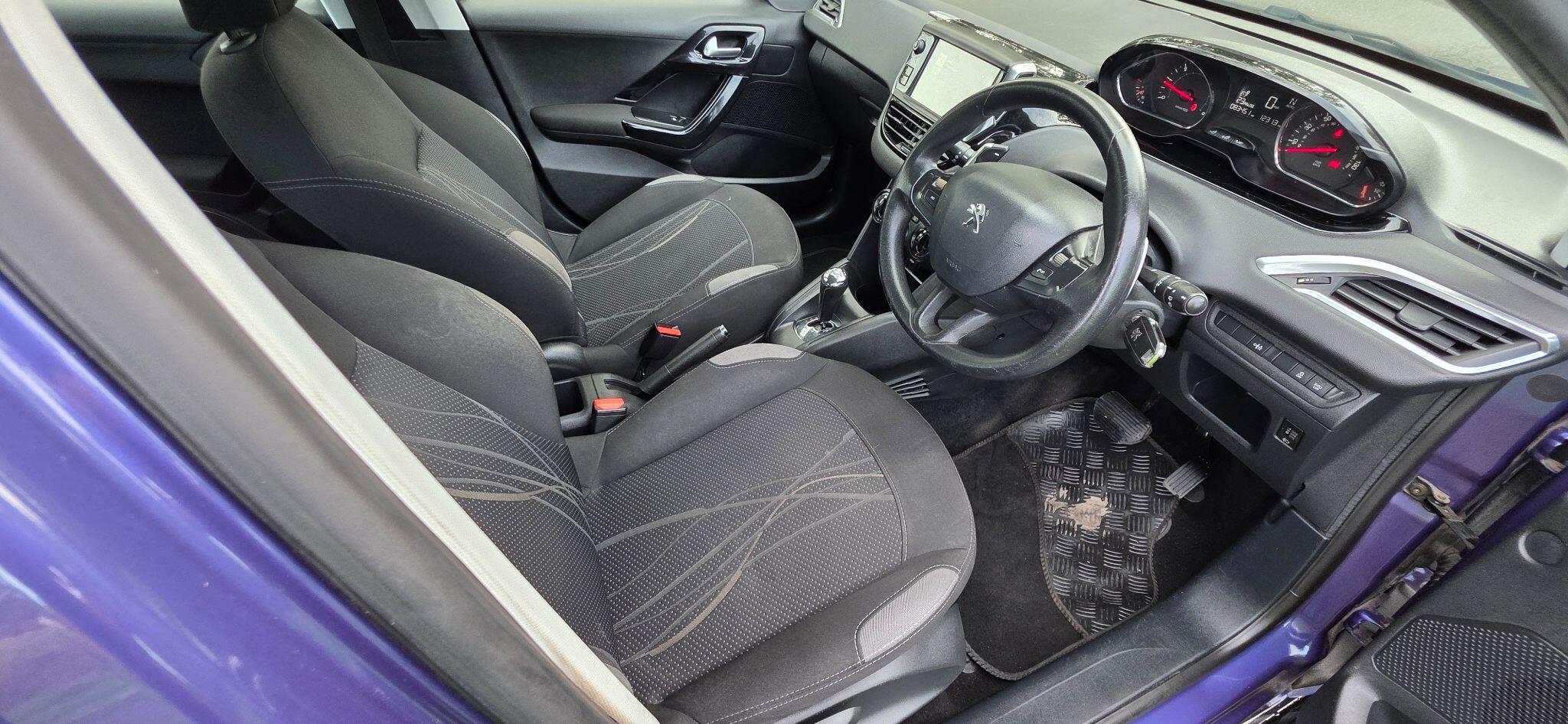 Peugeot 208 view 24