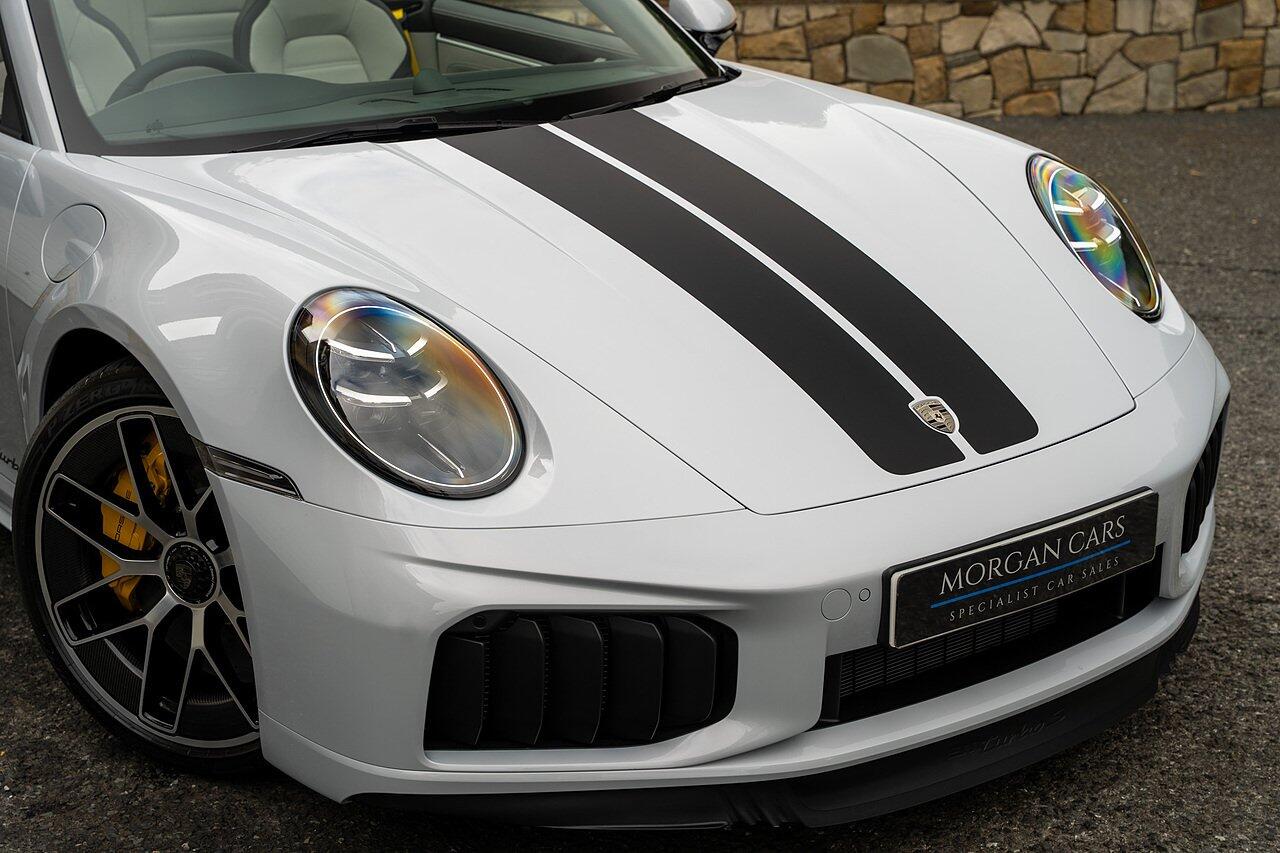 Porsche 911 view 31
