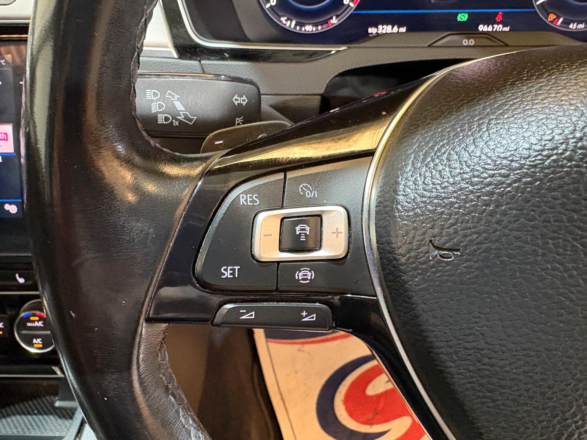 Volkswagen Passat view 32