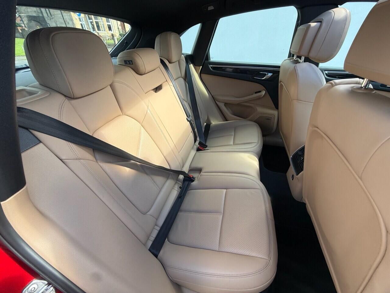Porsche Macan view 33