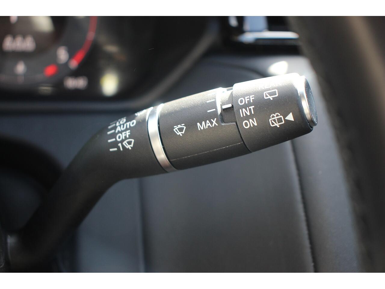 Land Rover Range Rover Velar view 29