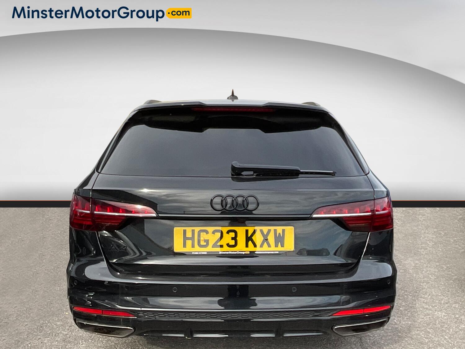 Audi A4 Avant view 3