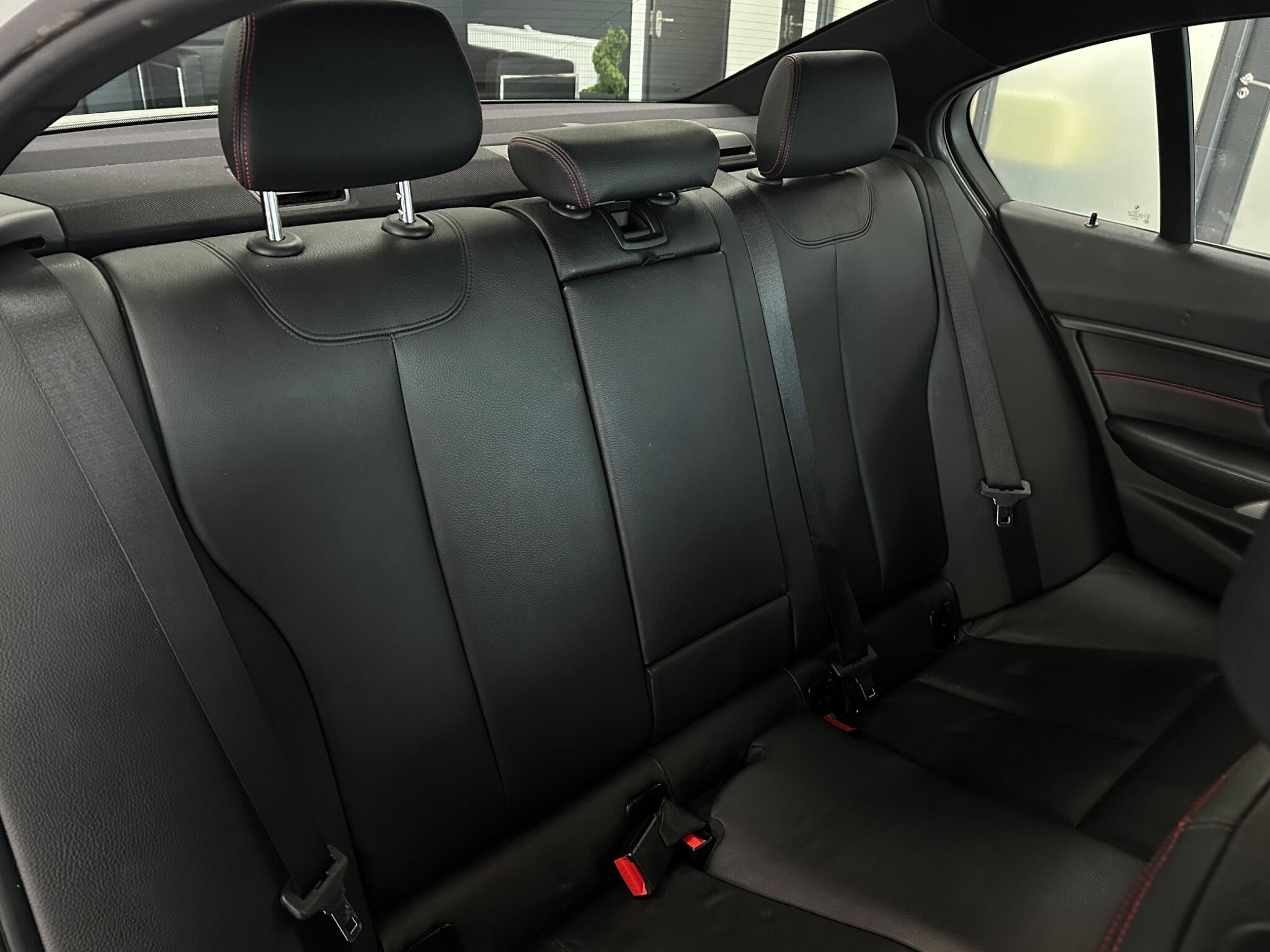 BMW 3 Series view 24