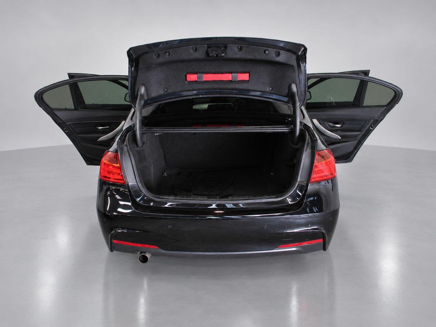 BMW 3 Series view 22