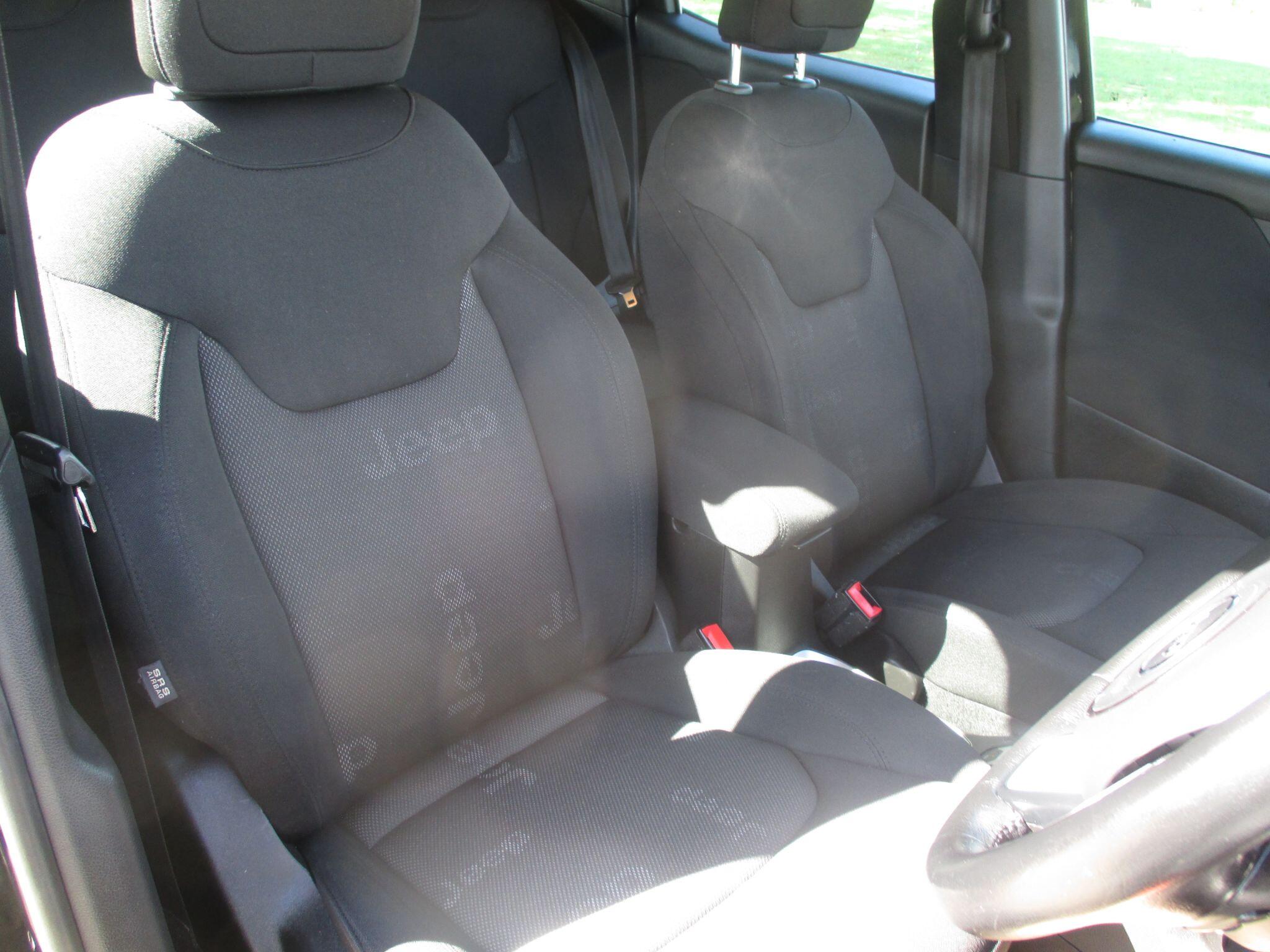 Jeep Renegade view 22