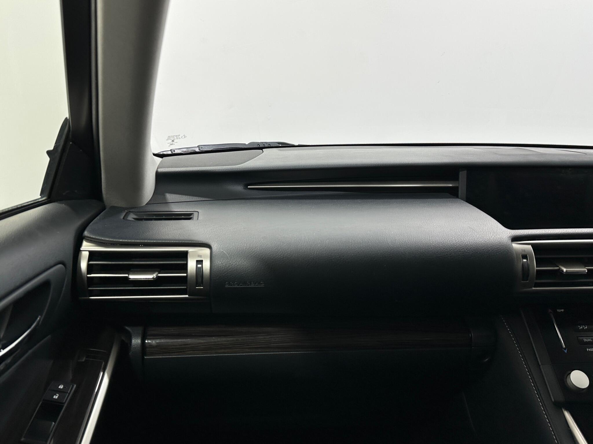Lexus Is view 31