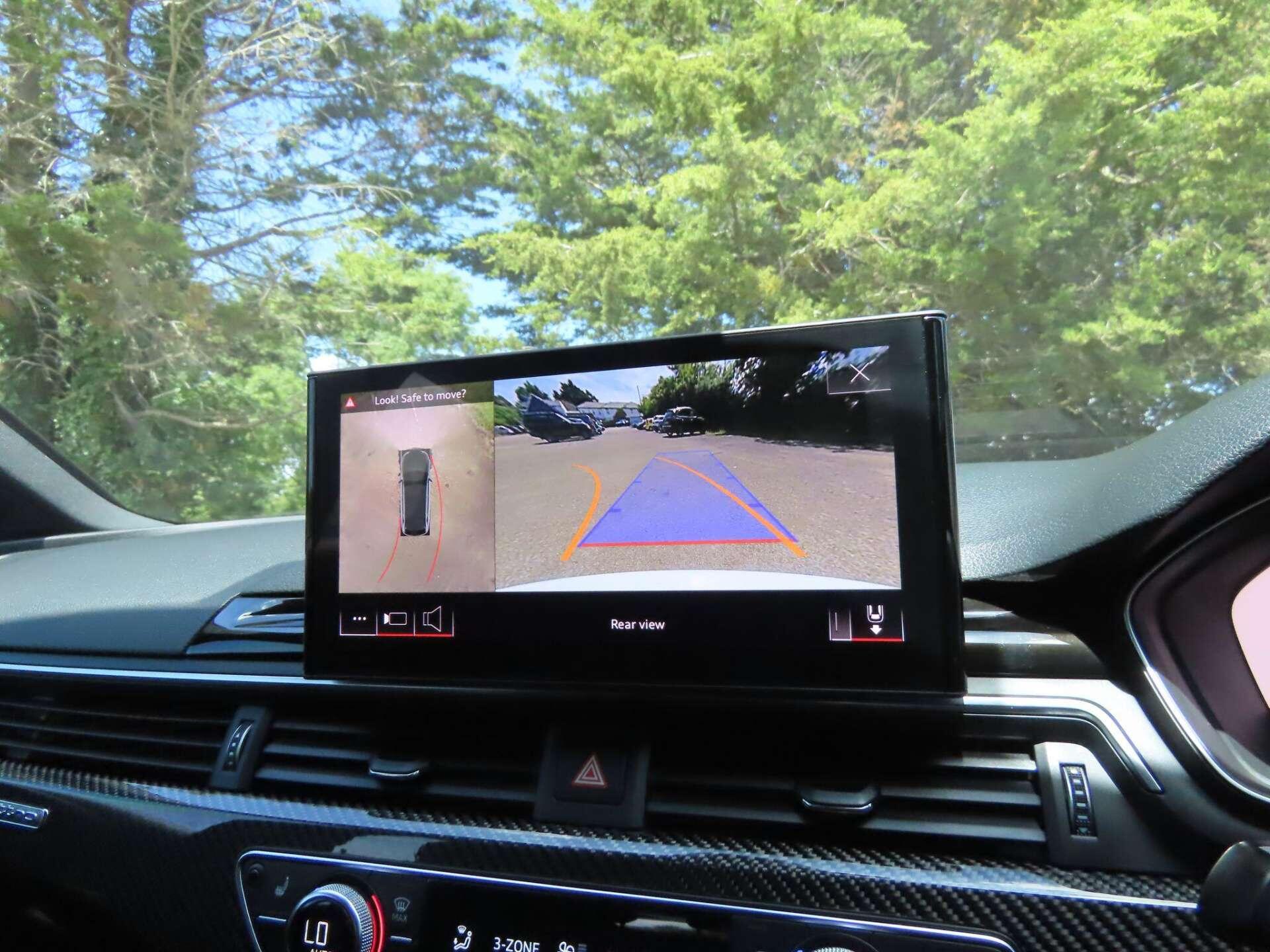 Audi RS4 view 16