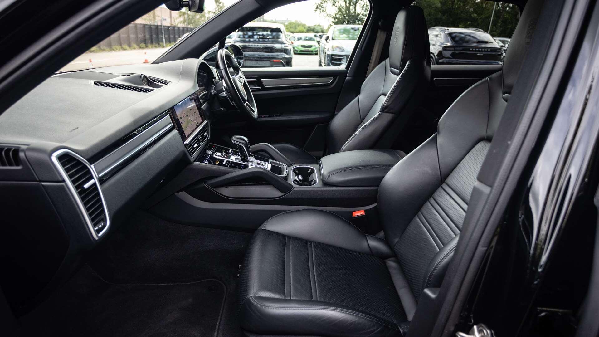 Porsche Cayenne view 11