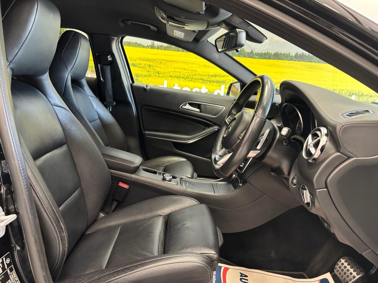 Mercedes-Benz GLA view 14