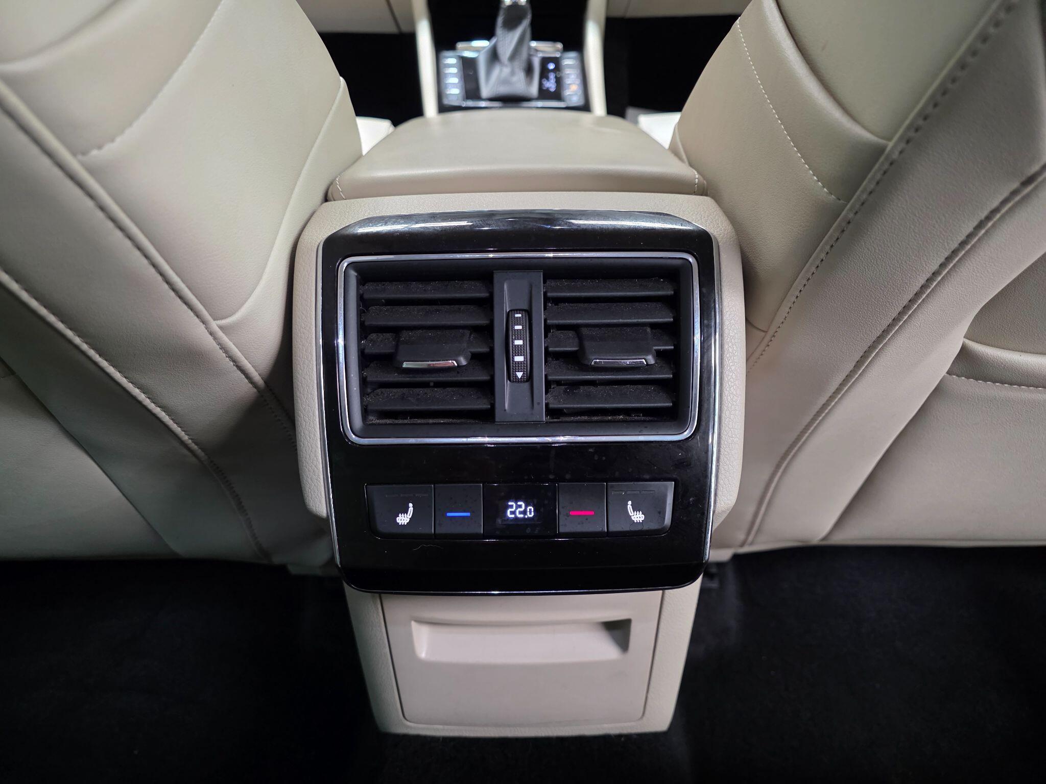Skoda Superb view 24