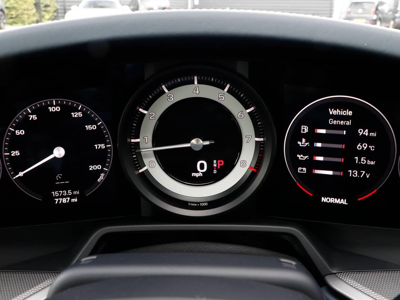 Porsche 911 view 17