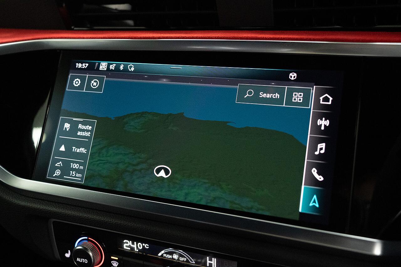 Audi RS Q3 view 13