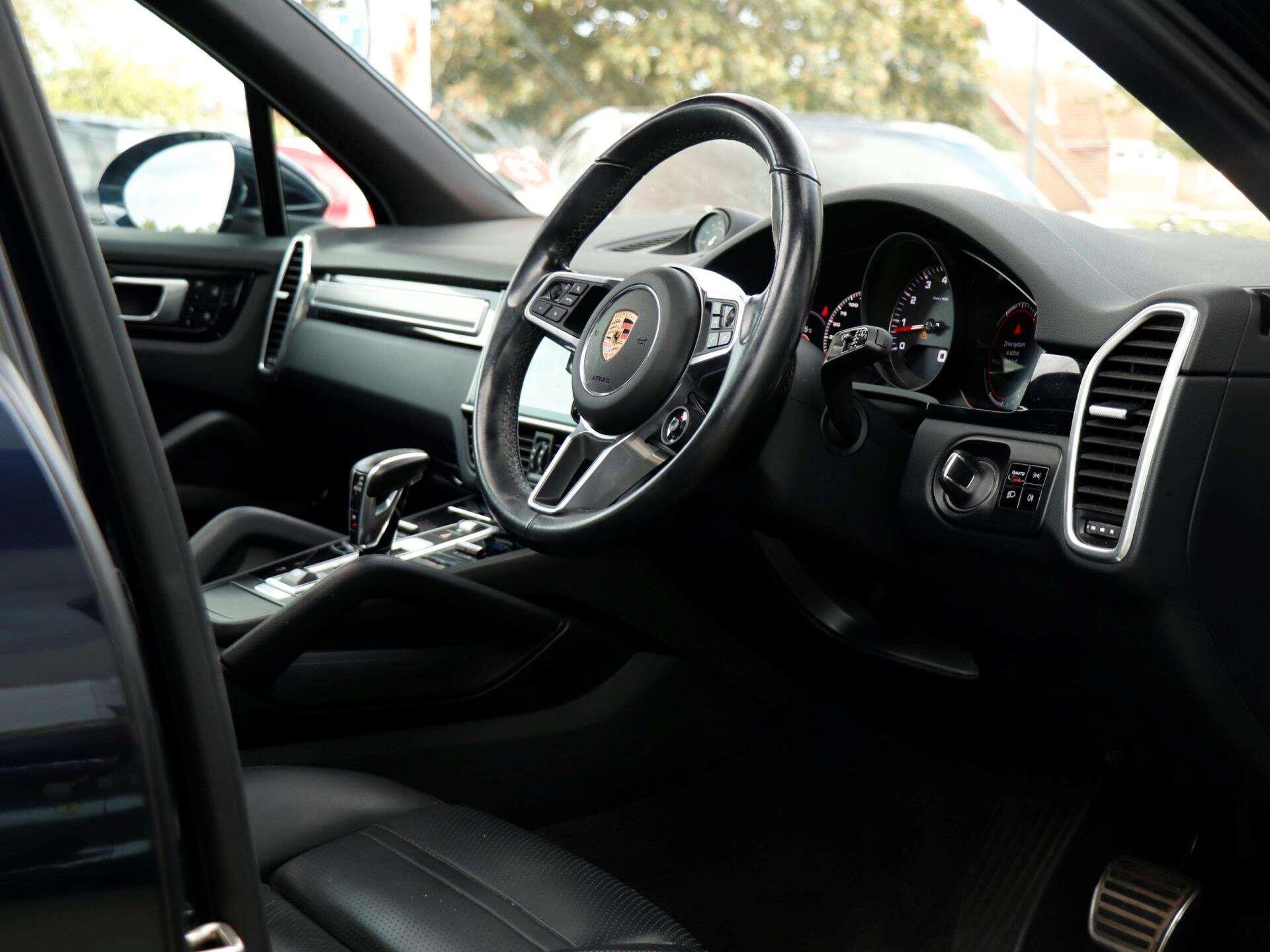 Porsche Cayenne view 11