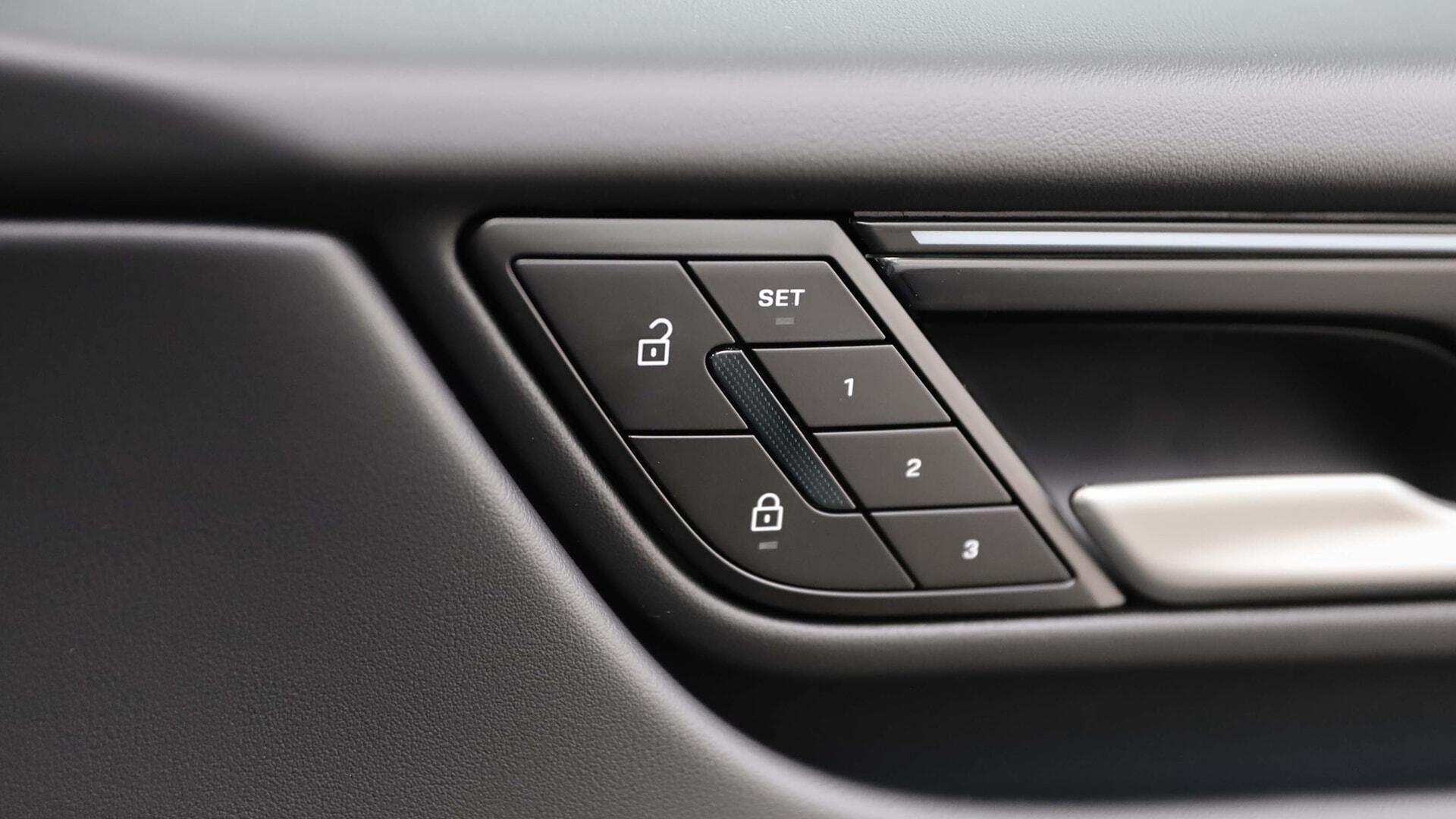 Porsche Macan view 22
