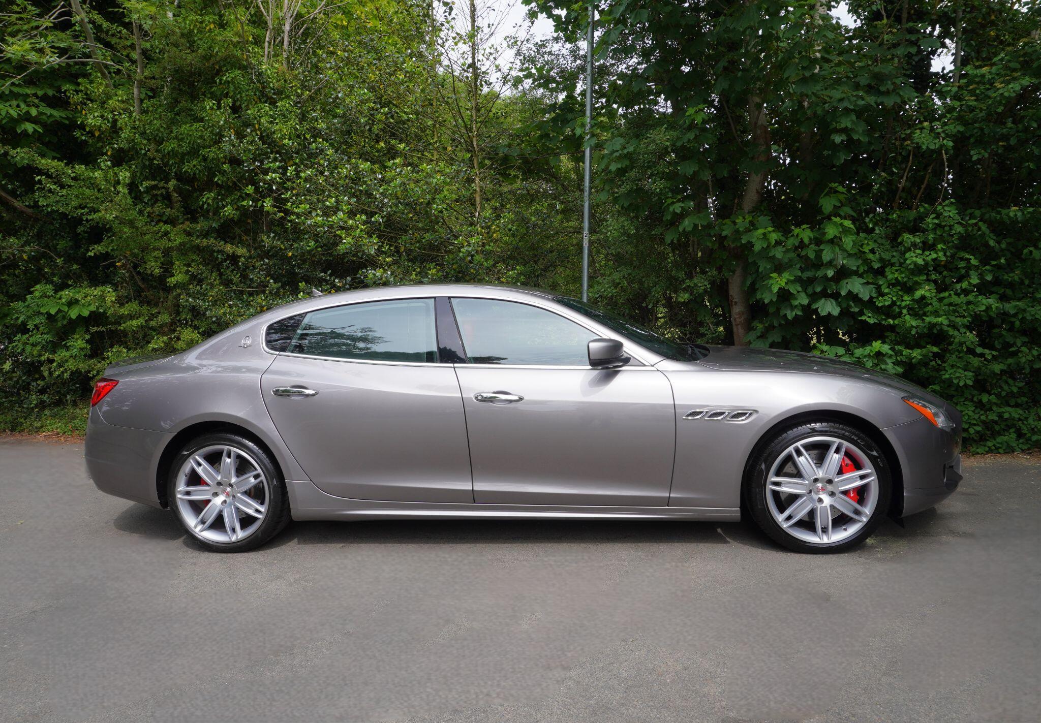 Maserati Quattroporte view 10