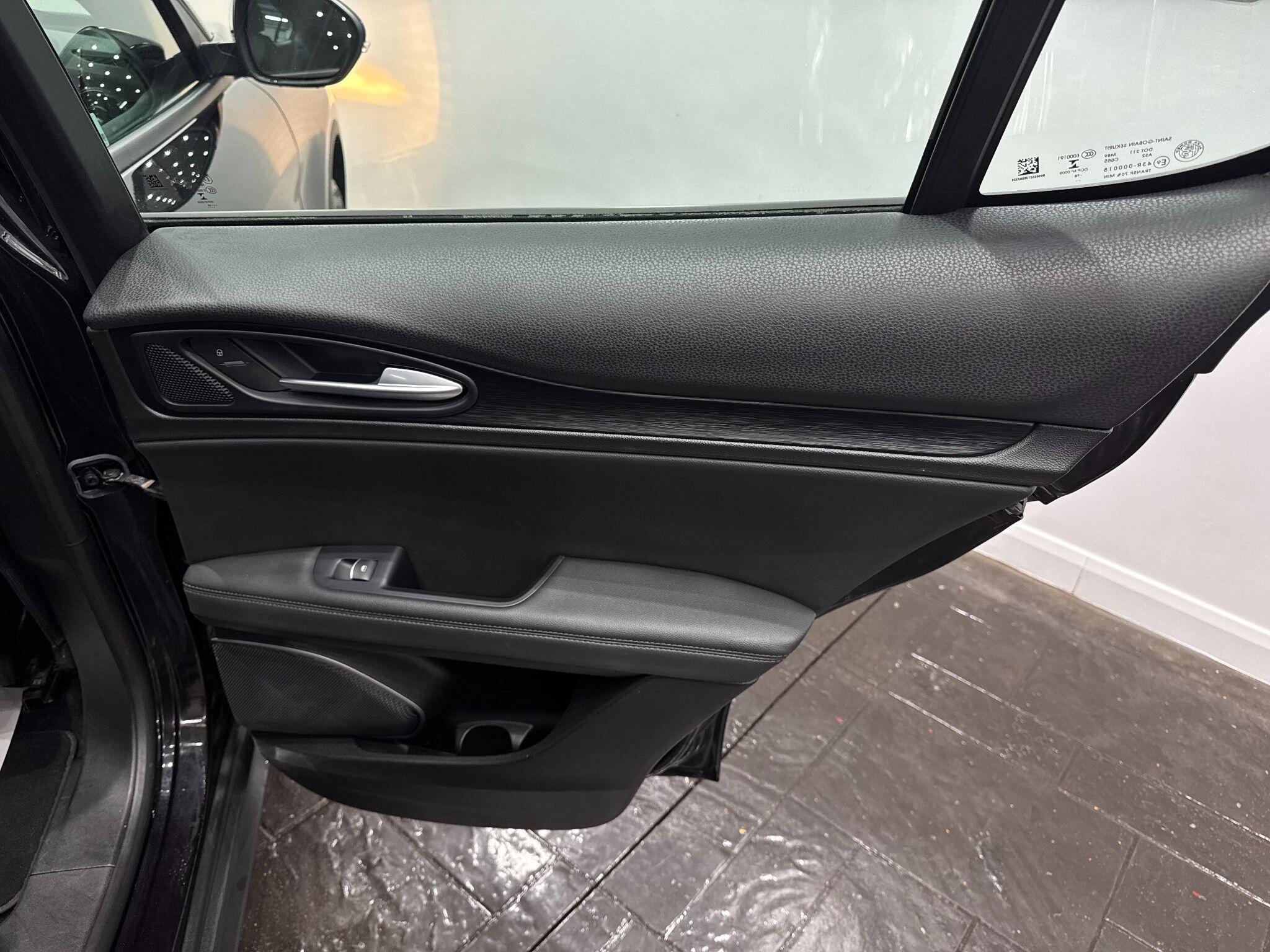 Alfa Romeo Stelvio view 50