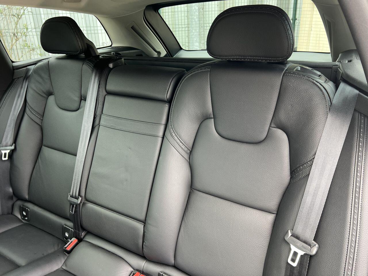 Volvo V90 Cross Country view 29
