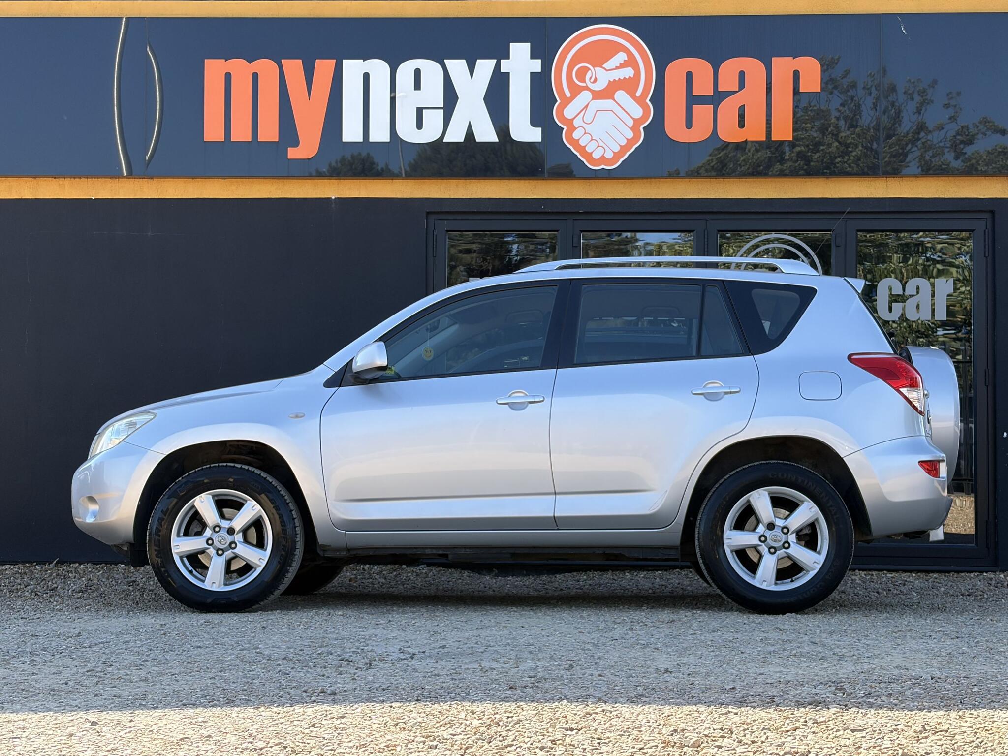 Toyota Rav4 view 5