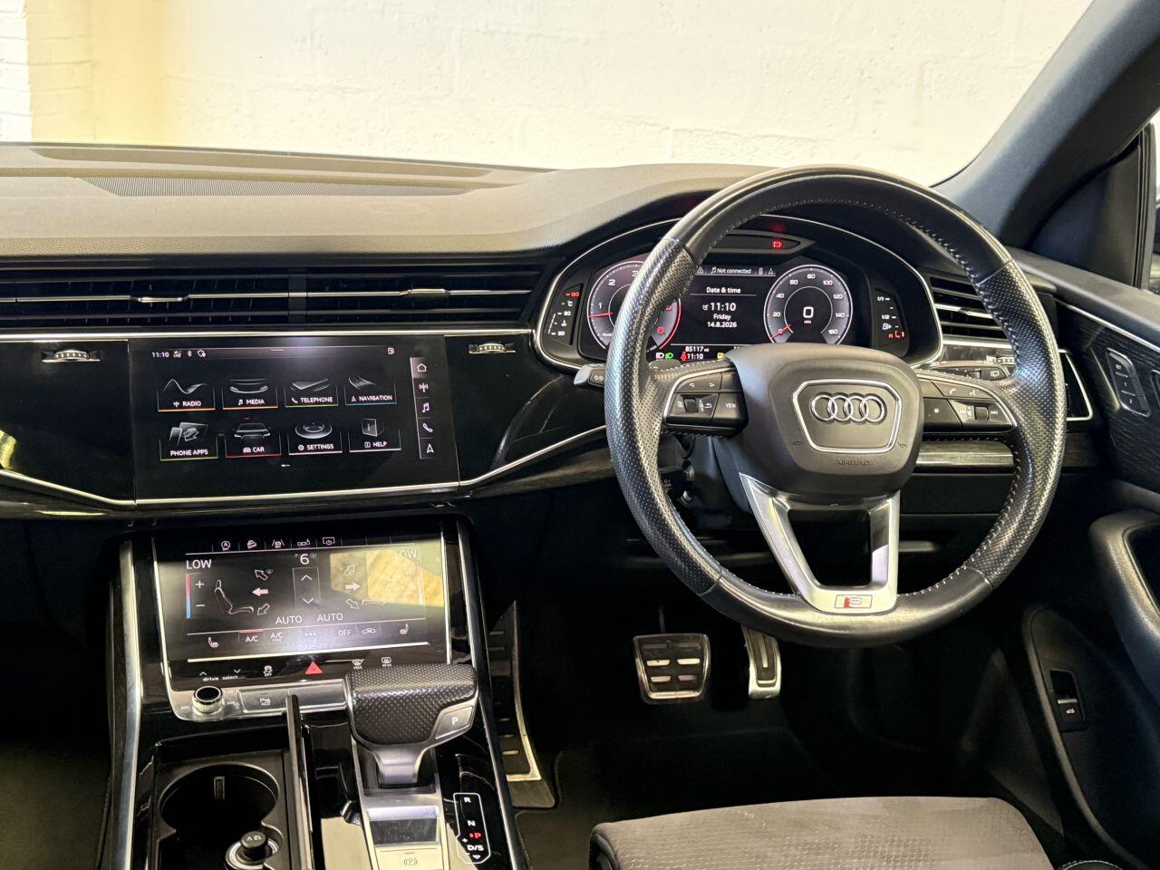 Audi Q8 view 36