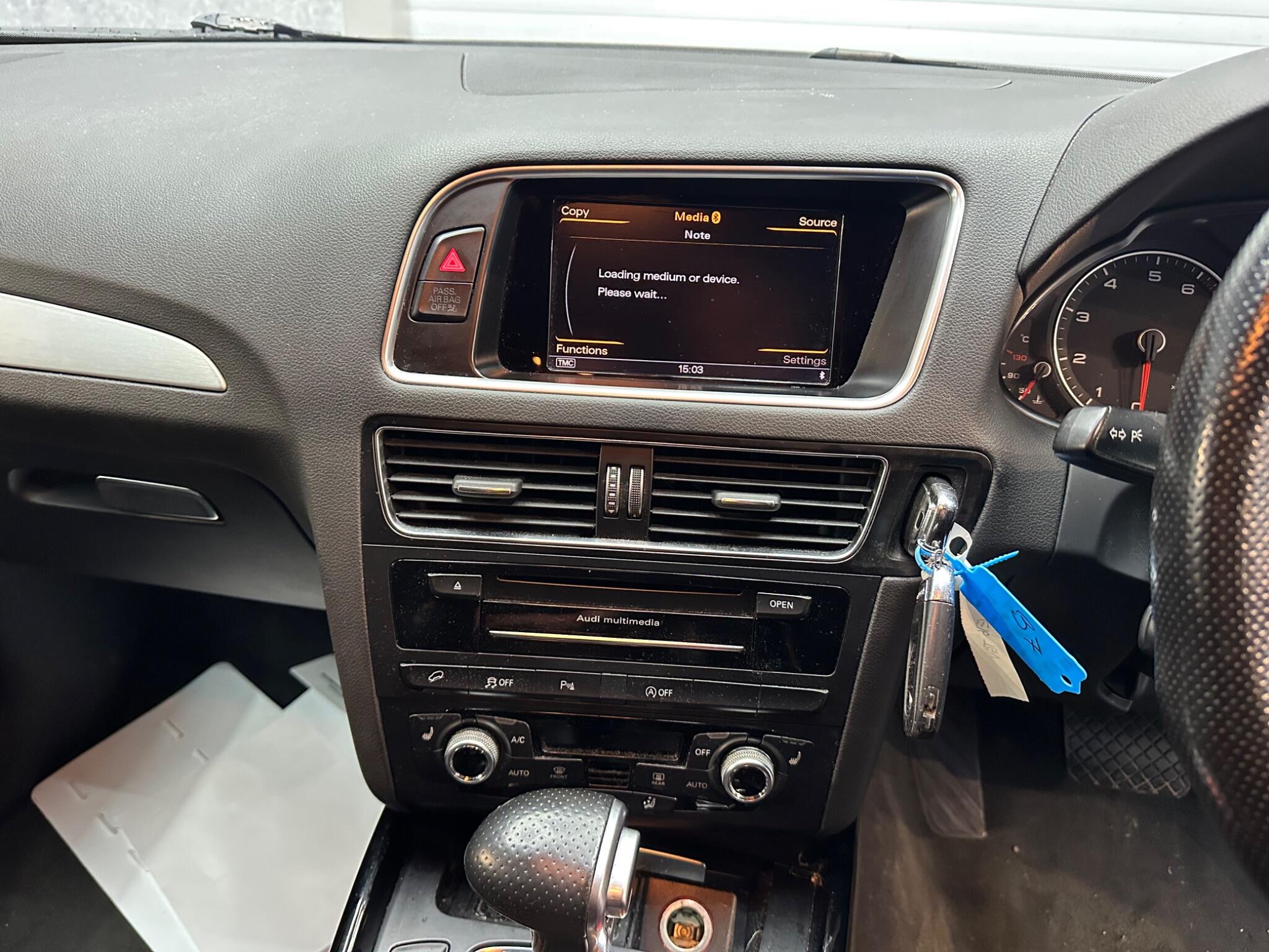 Audi Q5 view 12