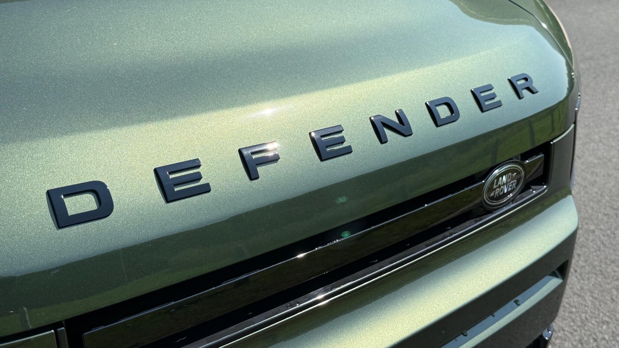 Land Rover Defender view 28