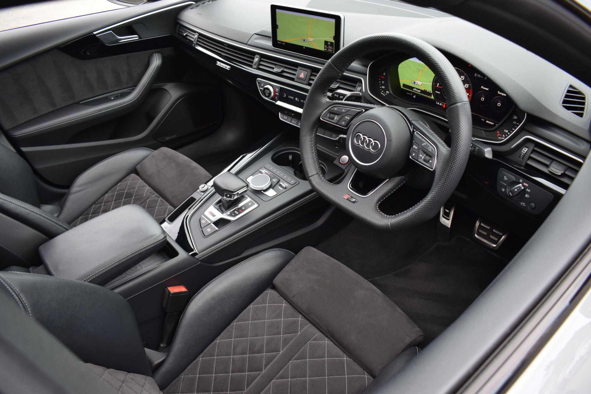 Audi RS5 view 3