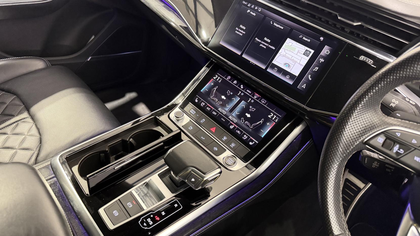 Audi Q7 view 28