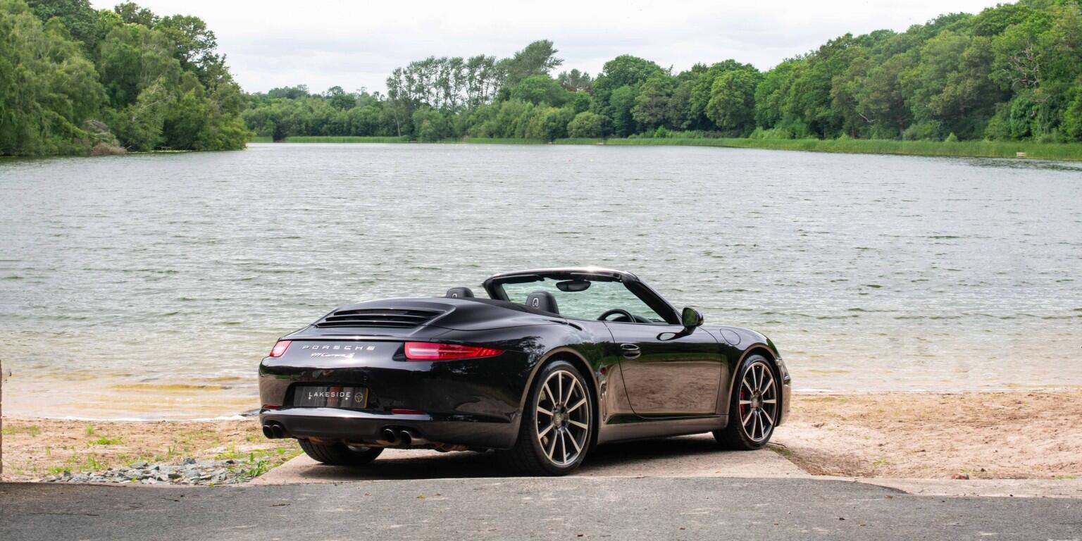 Porsche 911 view 6