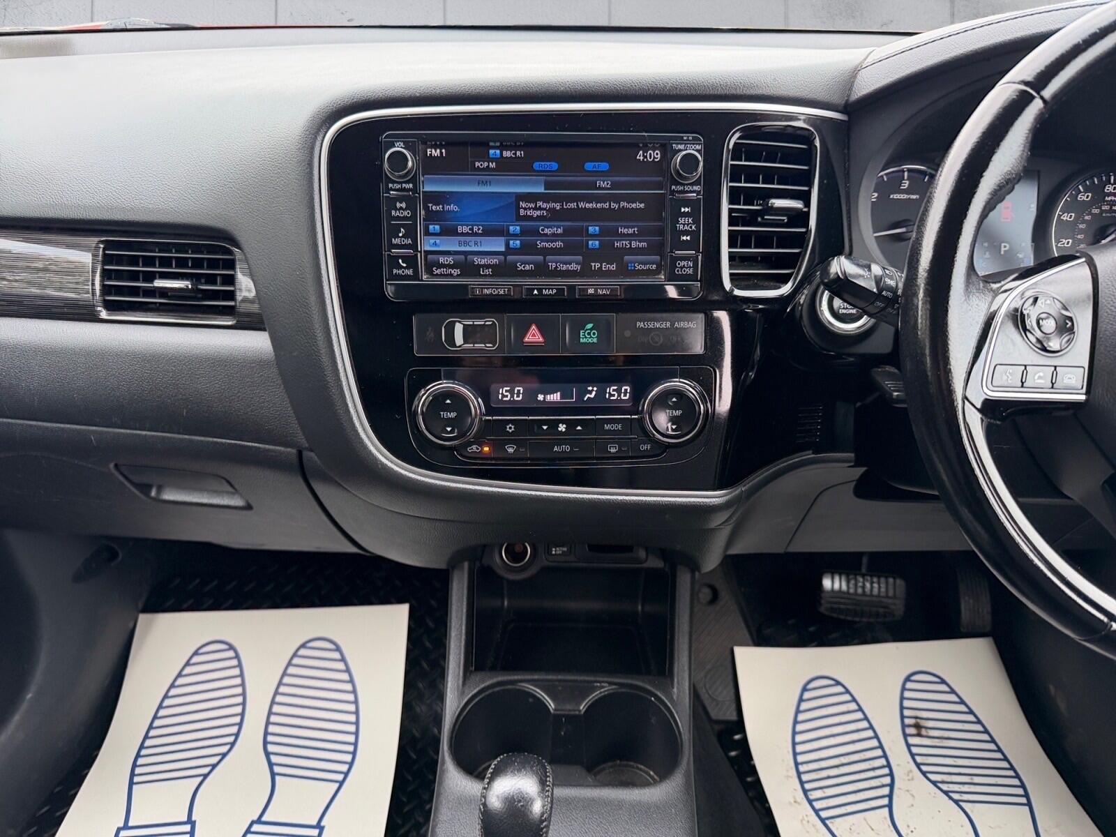 Mitsubishi Outlander view 13