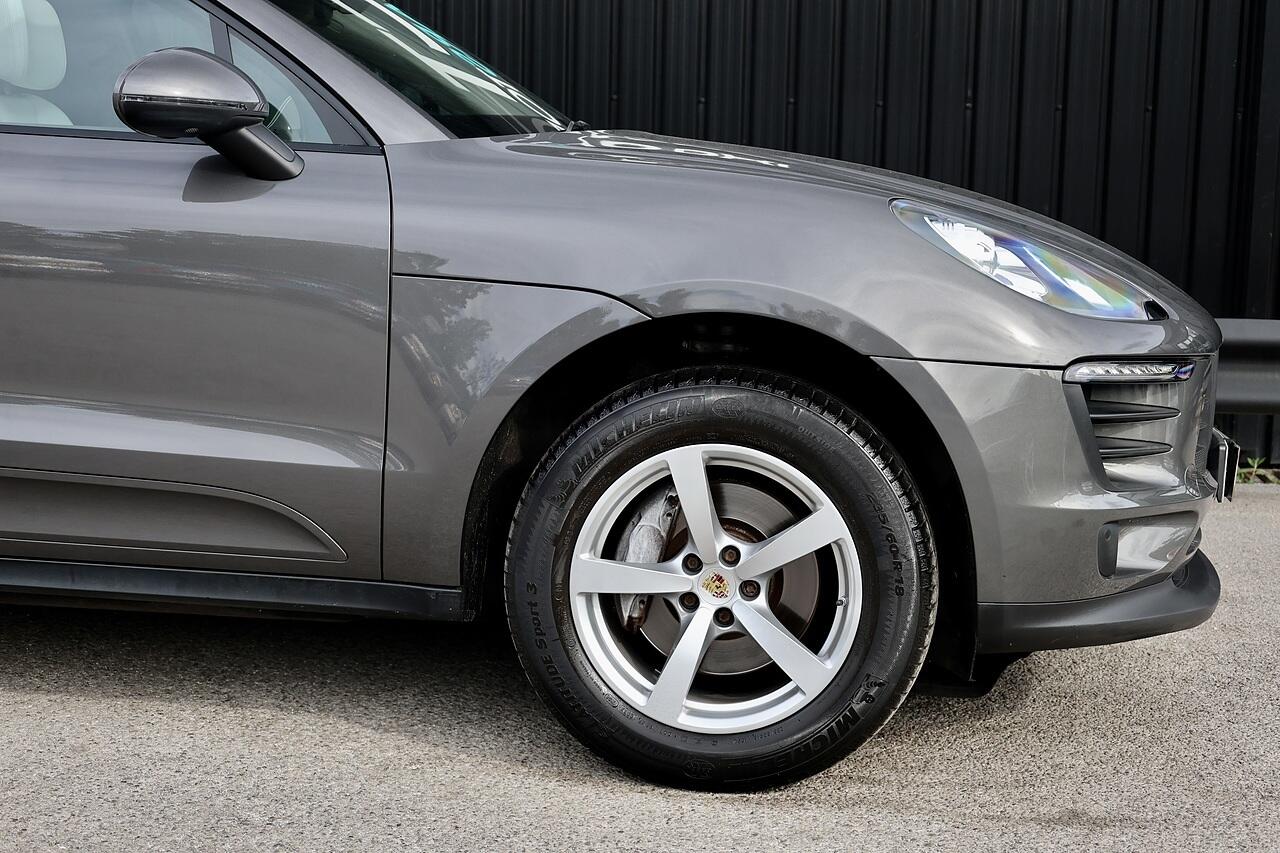 Porsche Macan view 27