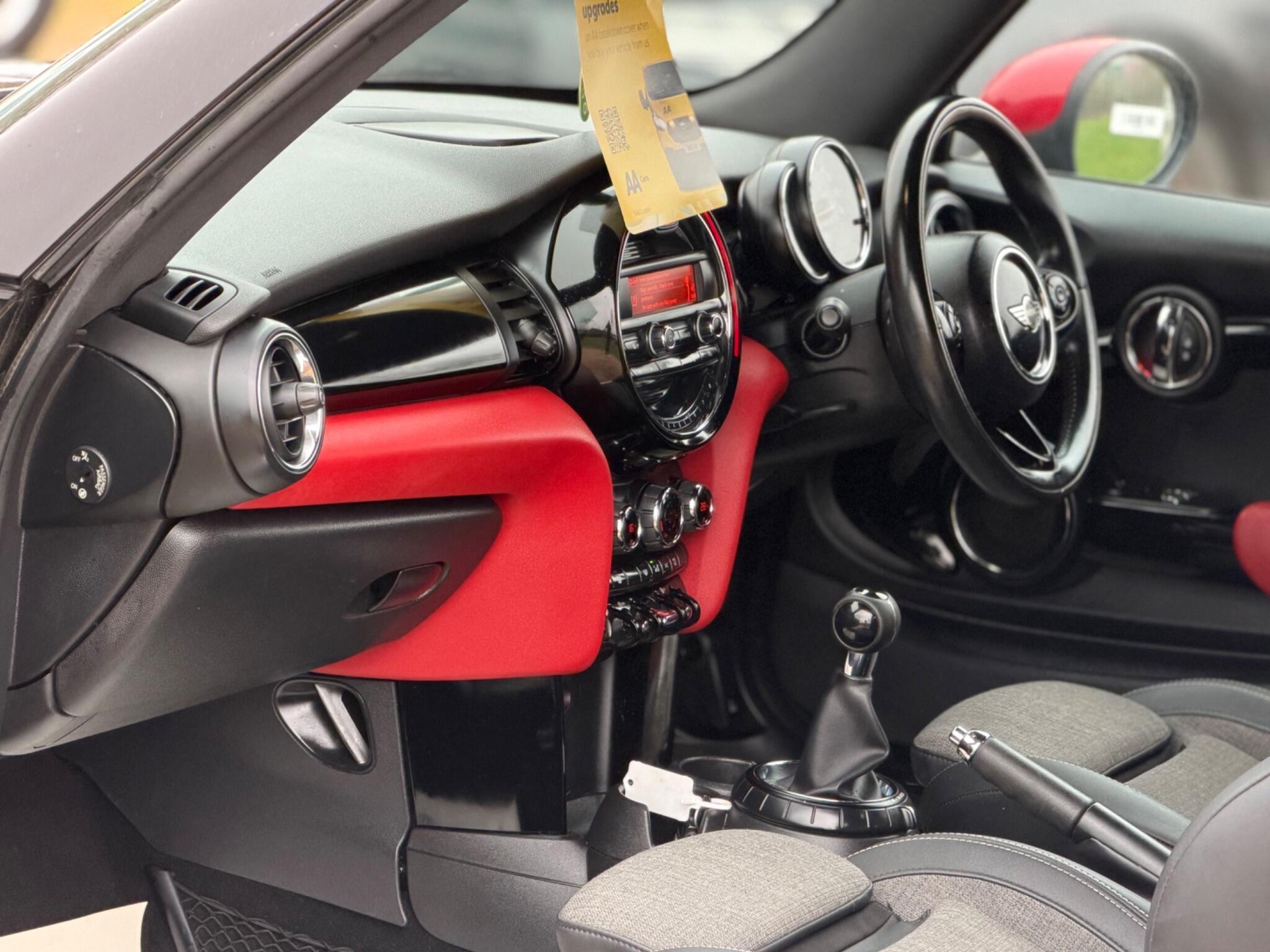 2015 MINI Hatch 1.5 Cooper D Euro 6 (s/s) 3dr image 14