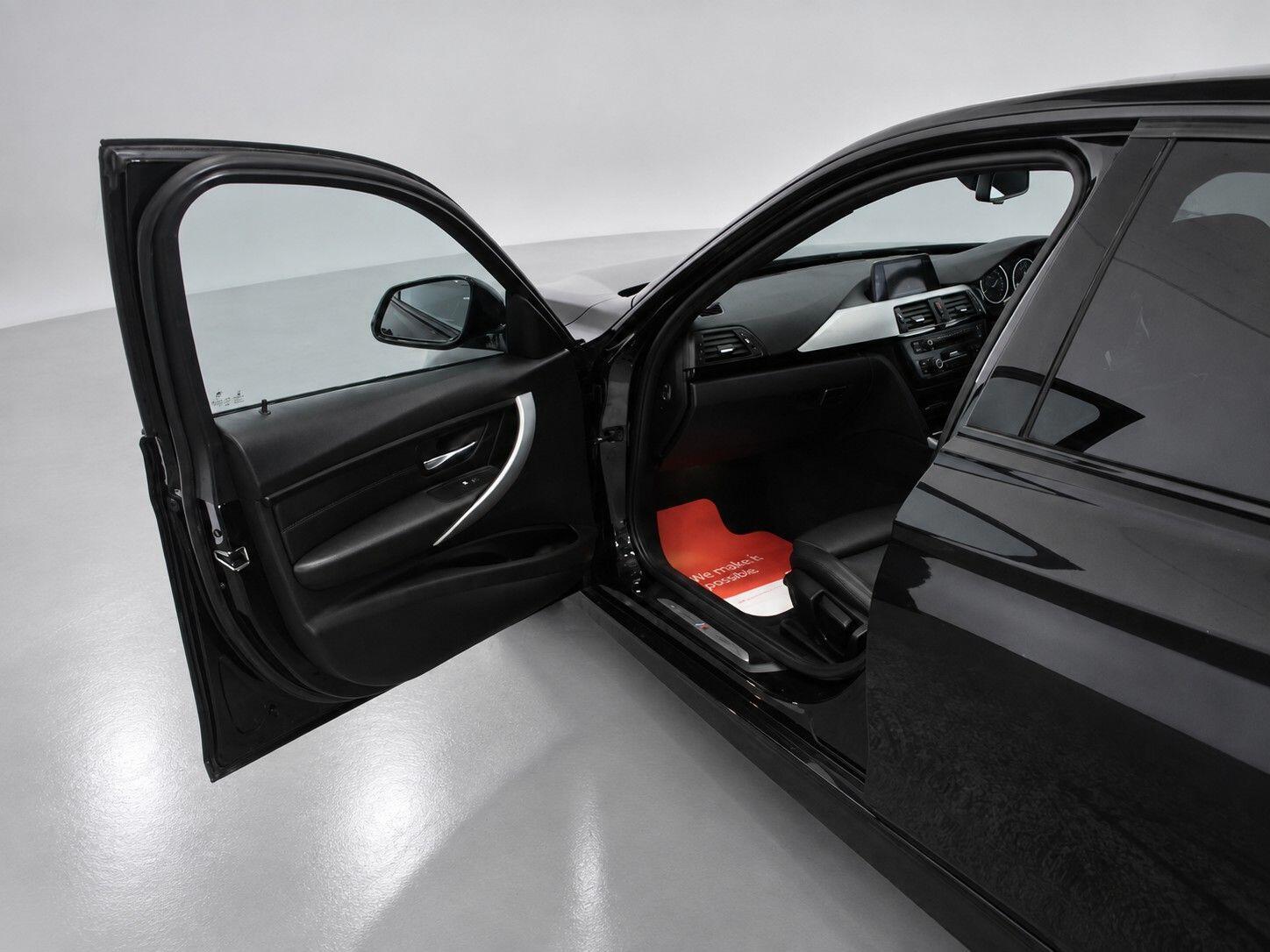 BMW 3 Series view 26