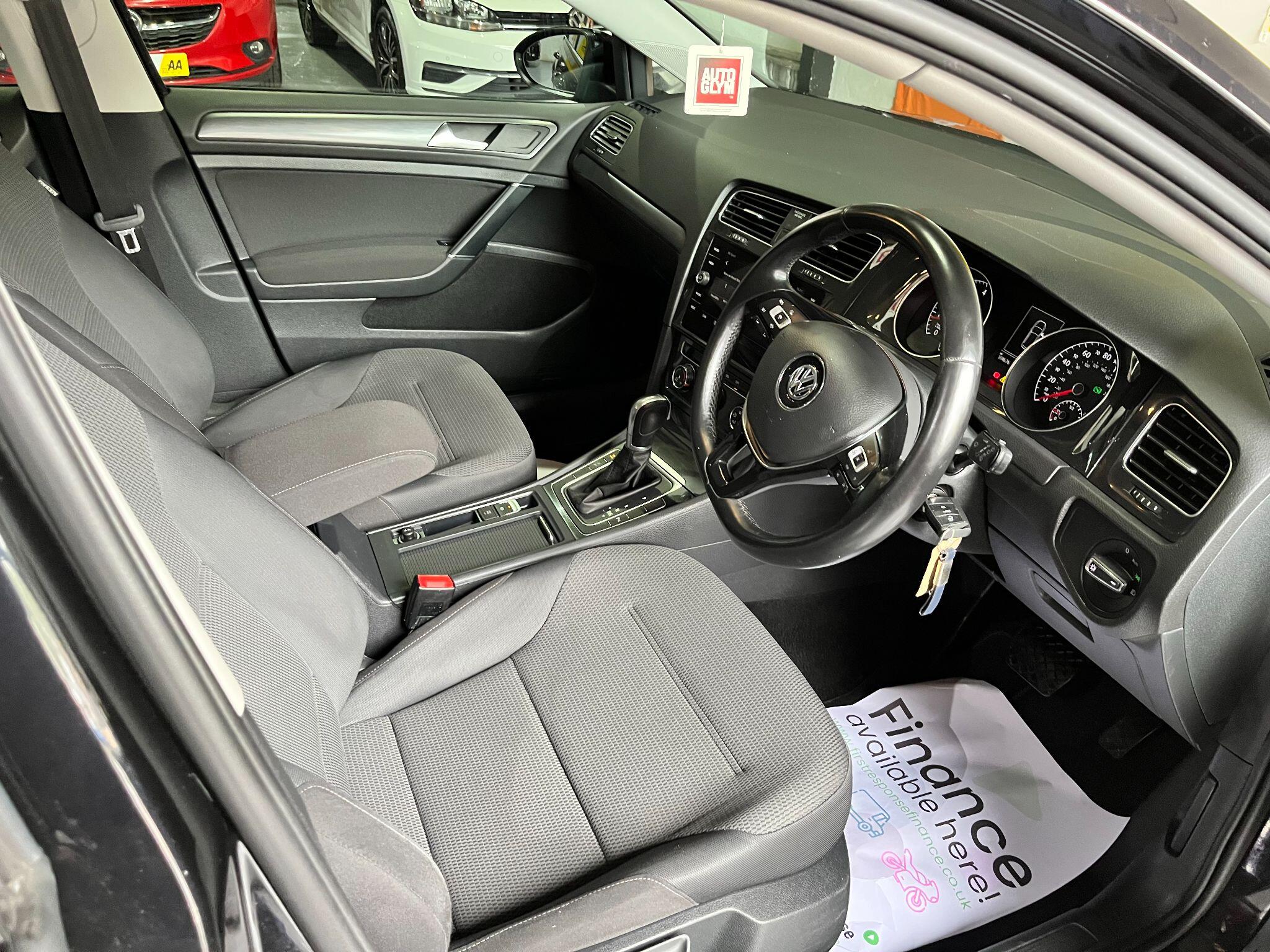 Volkswagen Golf view 17