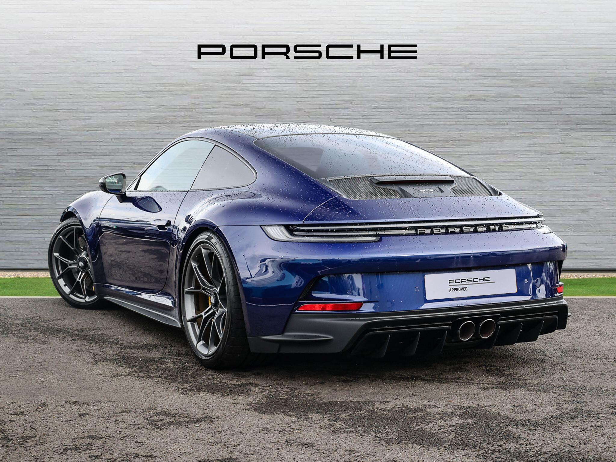 Porsche 911 view 34