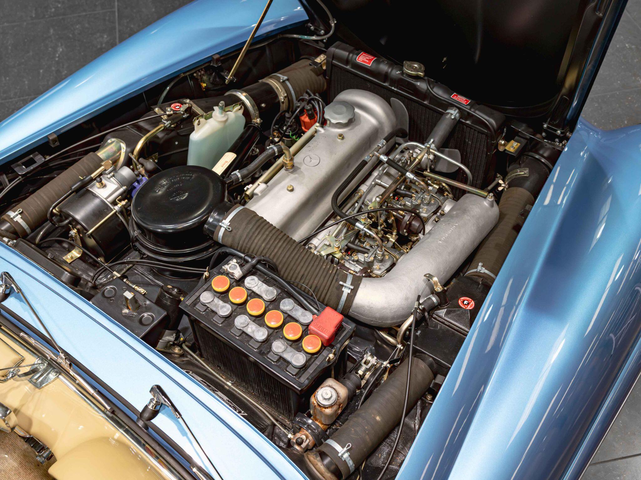 Mercedes-Benz 190 SL view 3