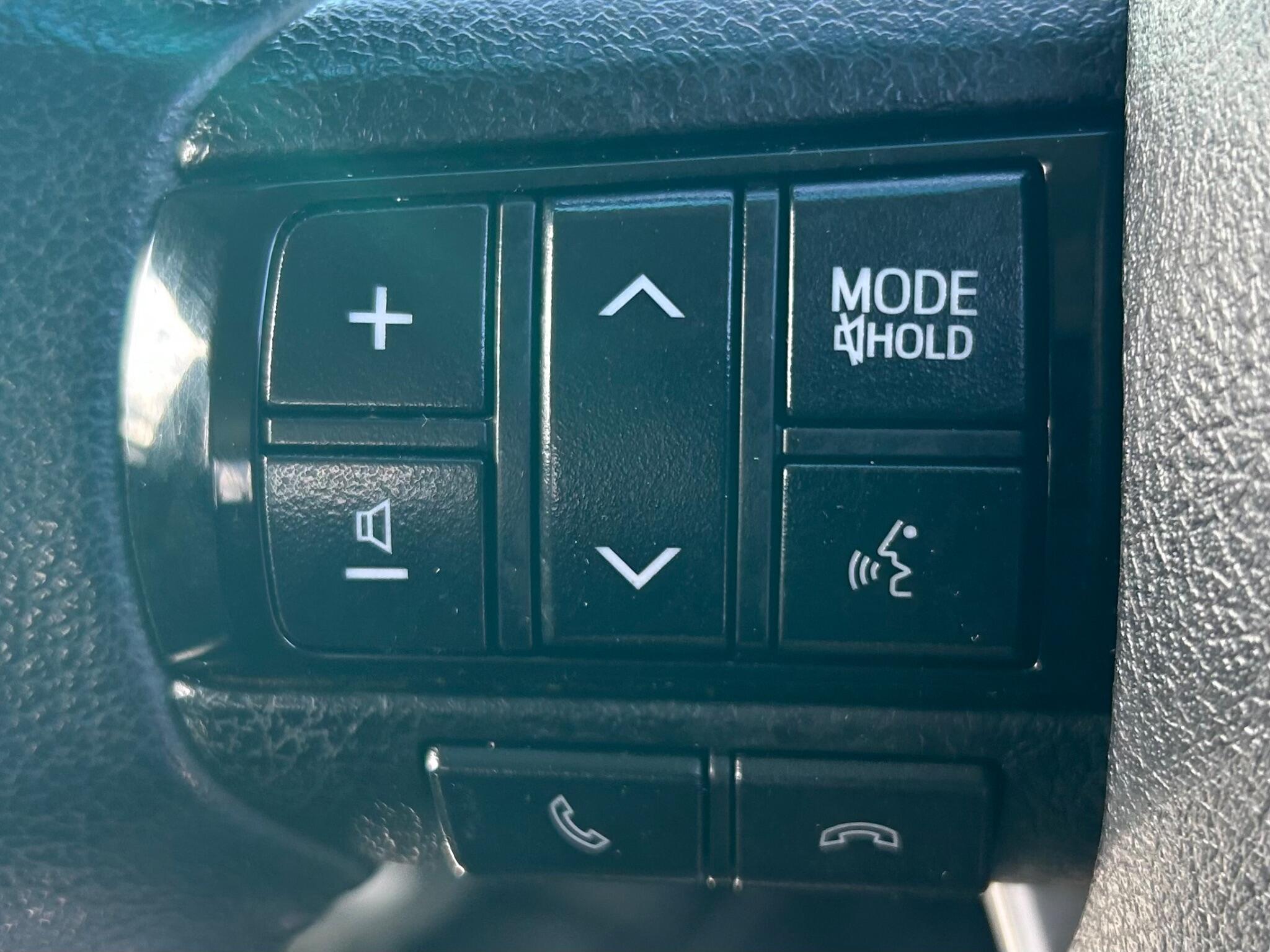 Toyota Hilux view 32