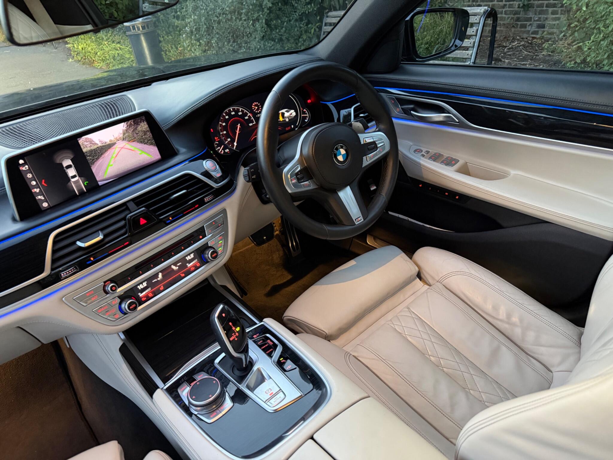 BMW 7 Series view 20