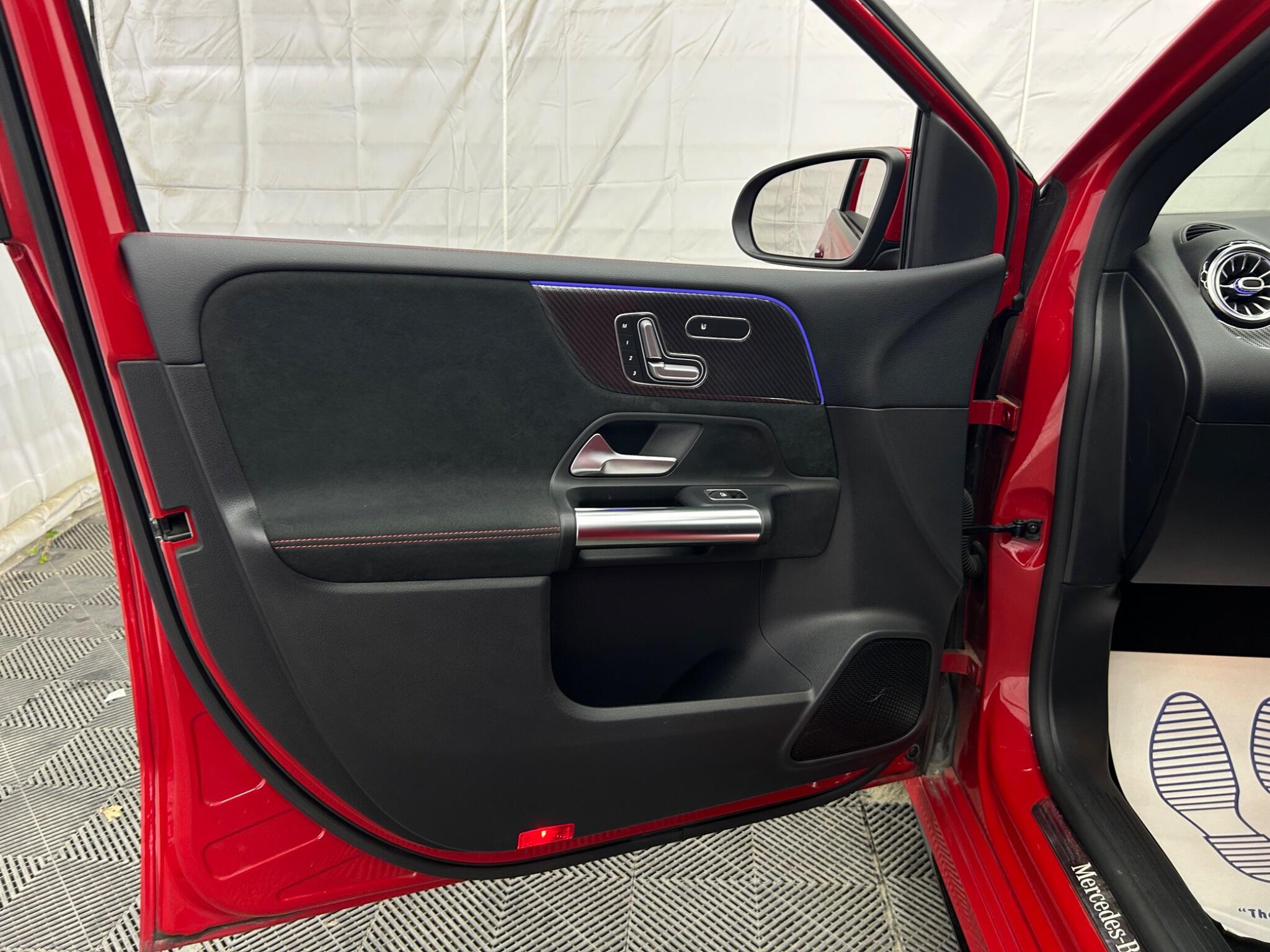 Mercedes-Benz B Class view 33