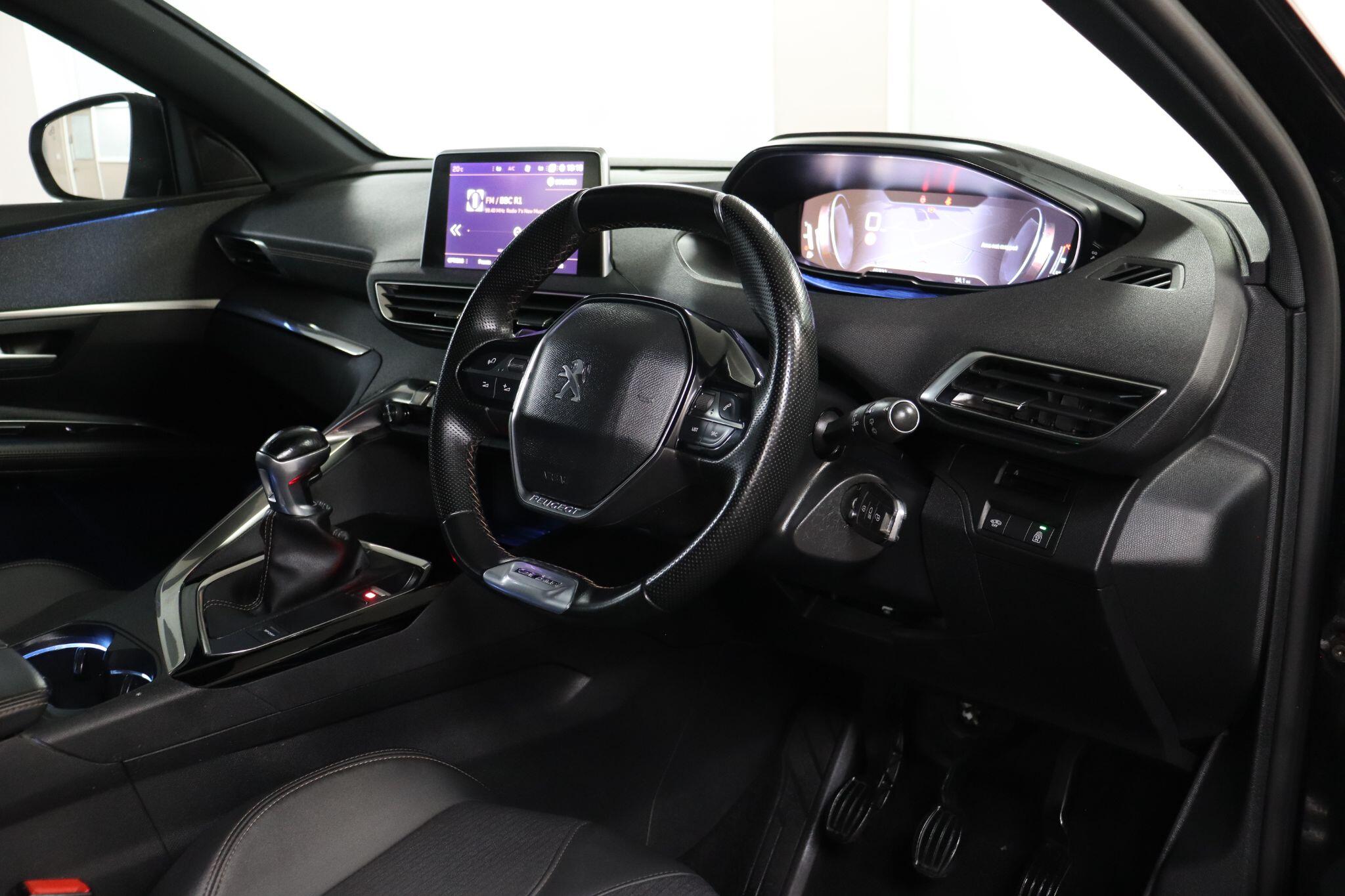 Peugeot 3008 view 5