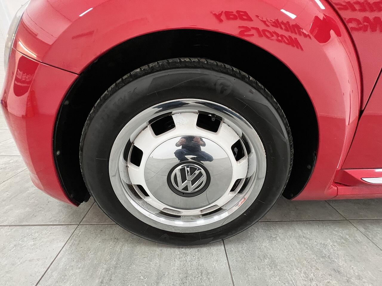 Volkswagen Beetle view 17