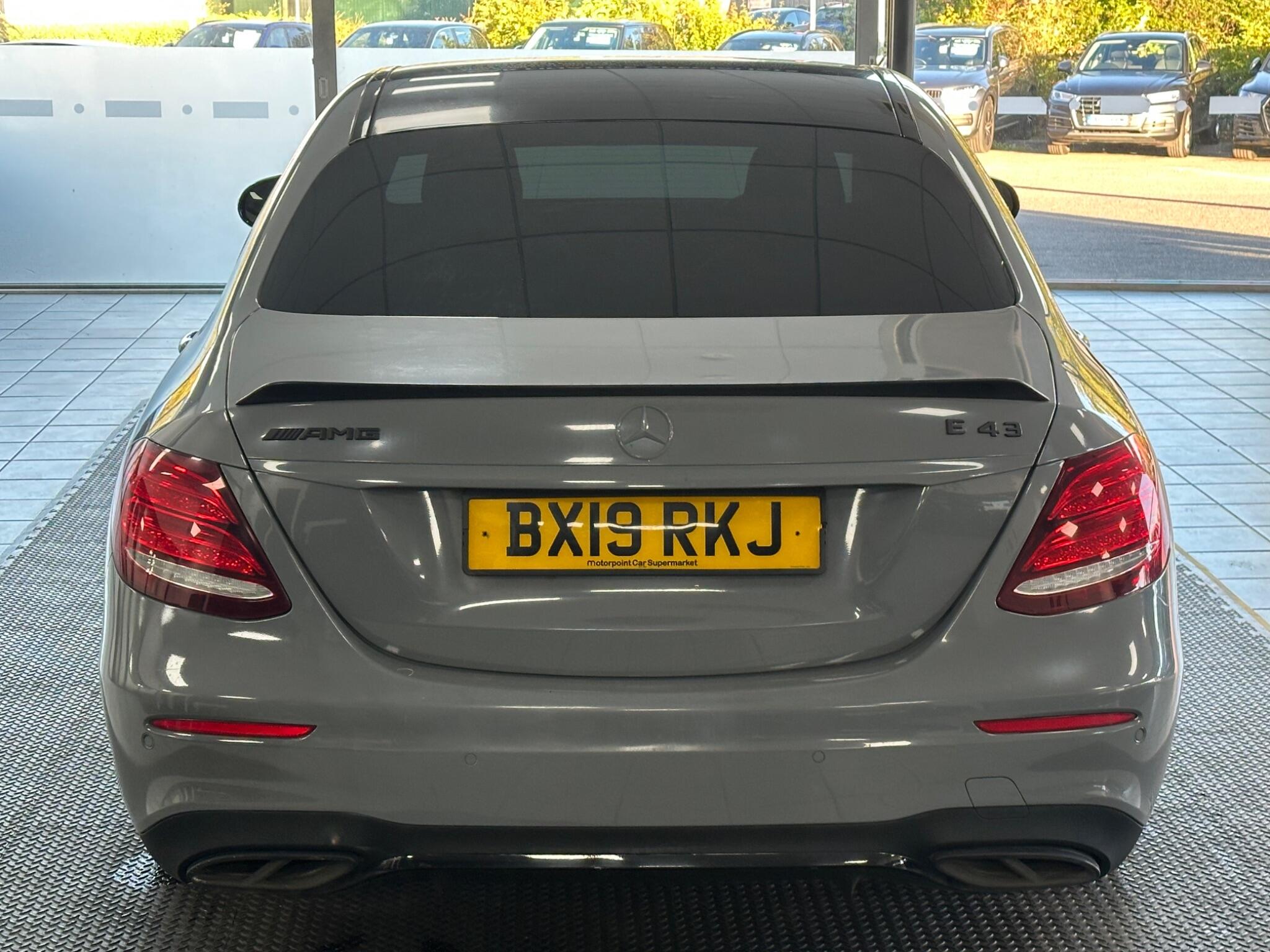 Mercedes-Benz E Class view 11