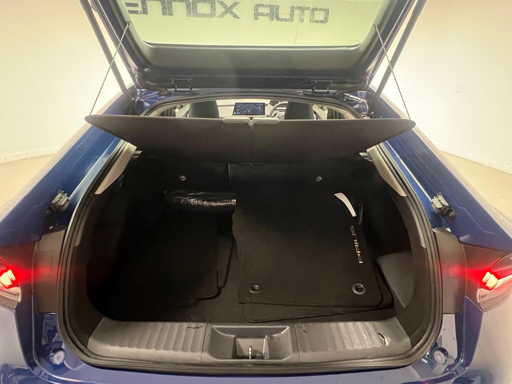 Toyota Prius view 16