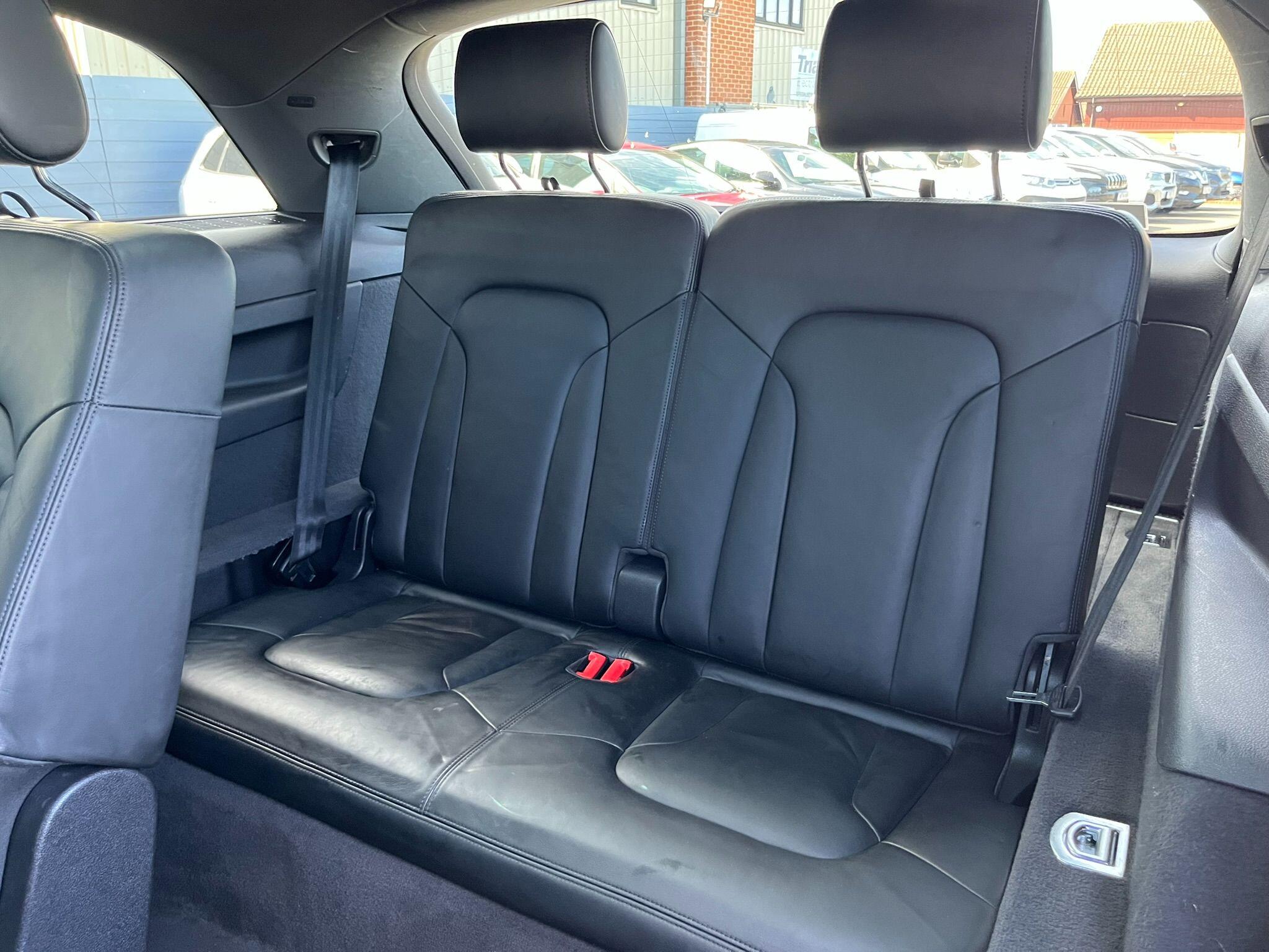 Audi Q7 view 21