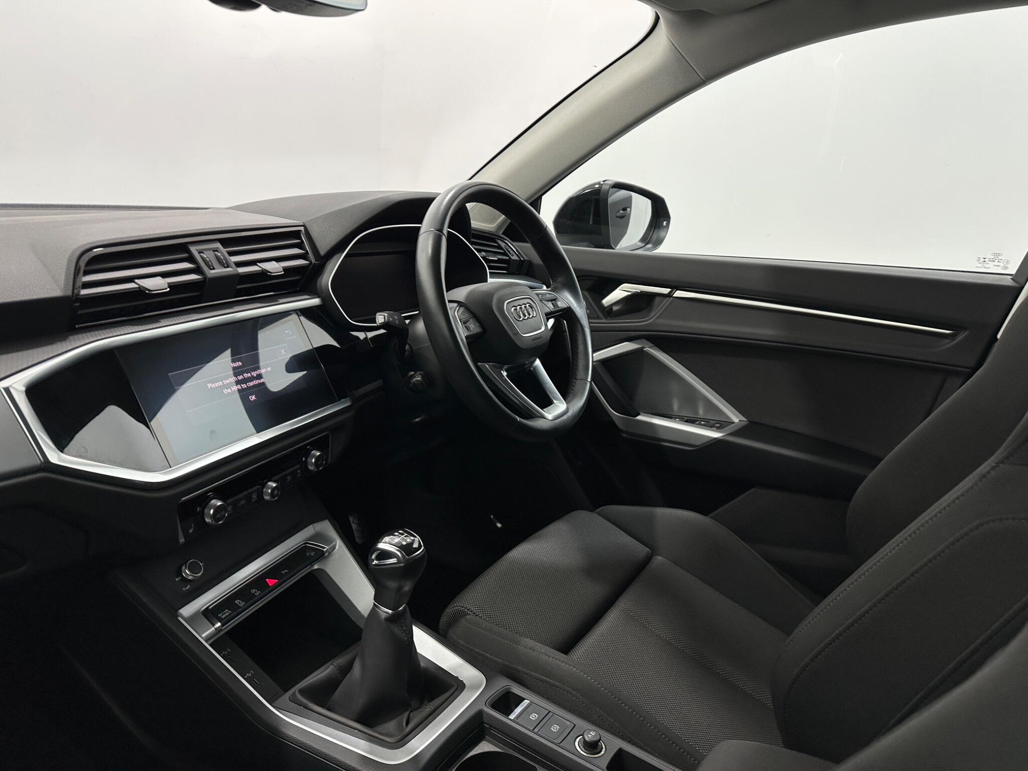 Audi Q3 view 31